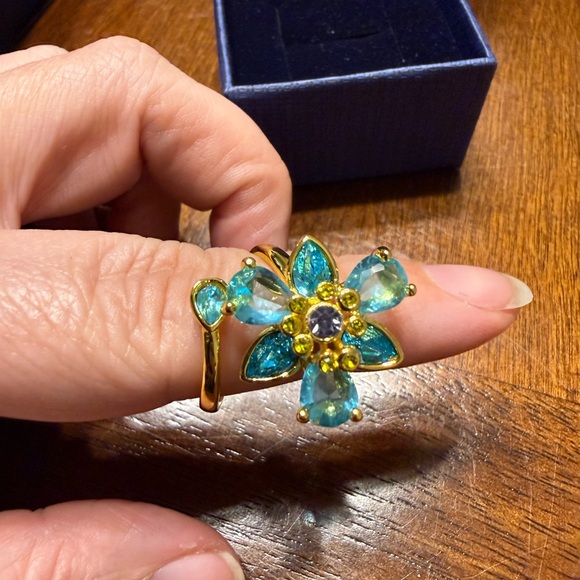 NEW Swarovski Idyllia ring Mixed cuts Flower blue Gold-tone plated Size 7 Box - Picture 3 of 9